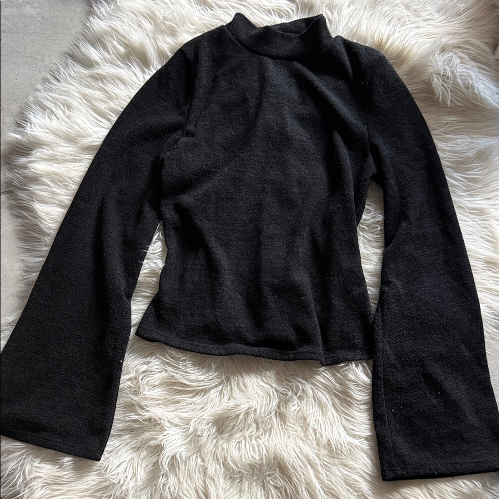 📞 FLARE SLEEVED TURTLENECK🖤